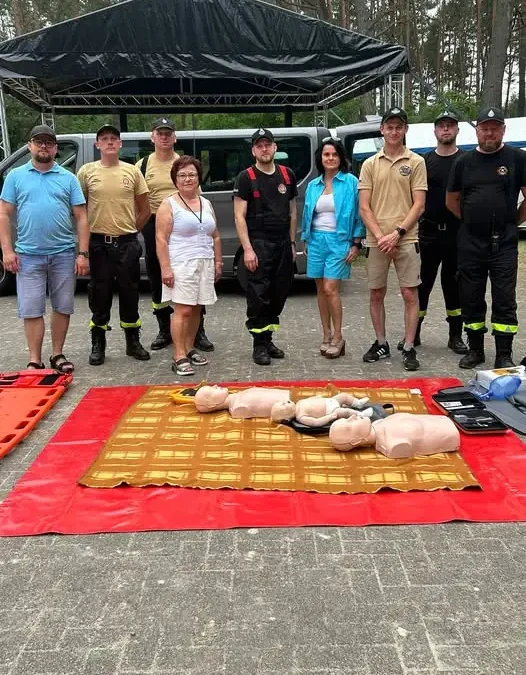 Trening pierwszej pomocy podczas festynu w Kwiejcach