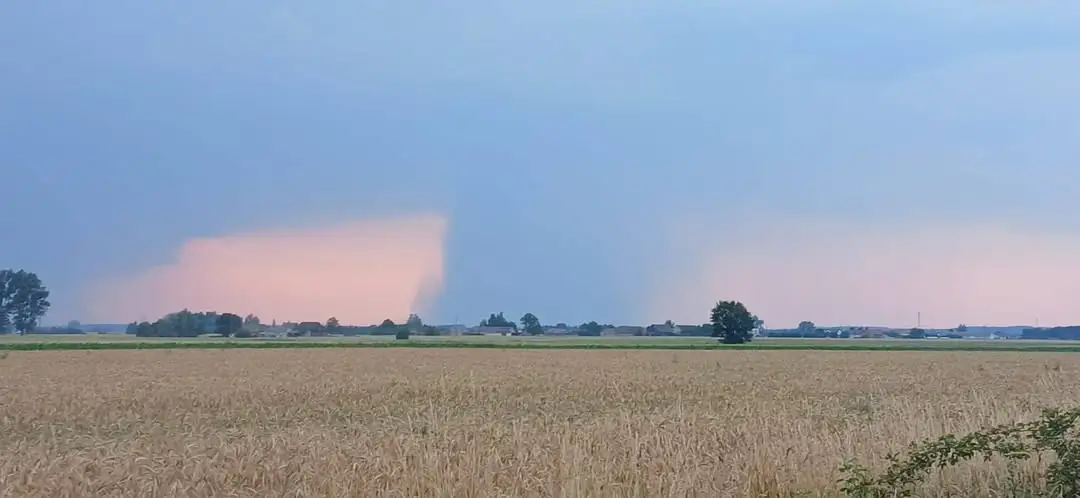 Niebezpieczne burze z gradem i silnym wiatrem nad powiatem czarnkowsko-trzcianeckim