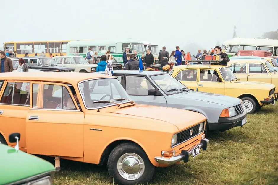 Lipcowe zloty nad Jeziorem Lubaskim – trzy wydarzenia dla miłośników motoryzacji