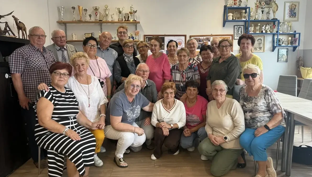 Seniorzy z Lubasza poznali poradnik „Świadomy Senior” i ideę „Koperty Życia”
