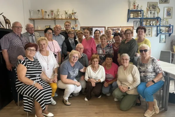 Seniorzy z Lubasza poznali poradnik „Świadomy Senior” i ideę „Koperty Życia”