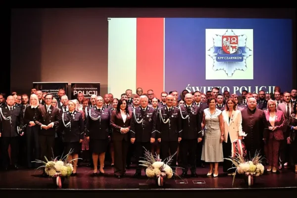 Święto Policji w Czarnkowie: awanse, odznaczenia i 100-lecie dzielnicowych