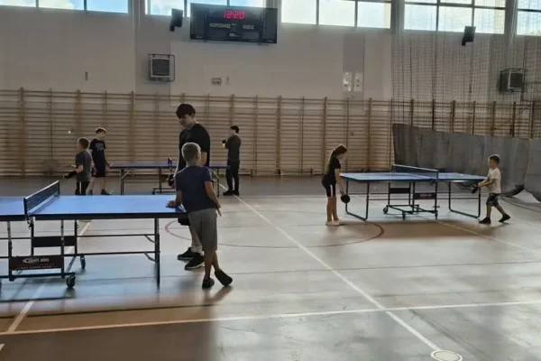 Wakacyjne zajęcia sportowe w hali w Wieleniu – relacja z pierwszego dnia