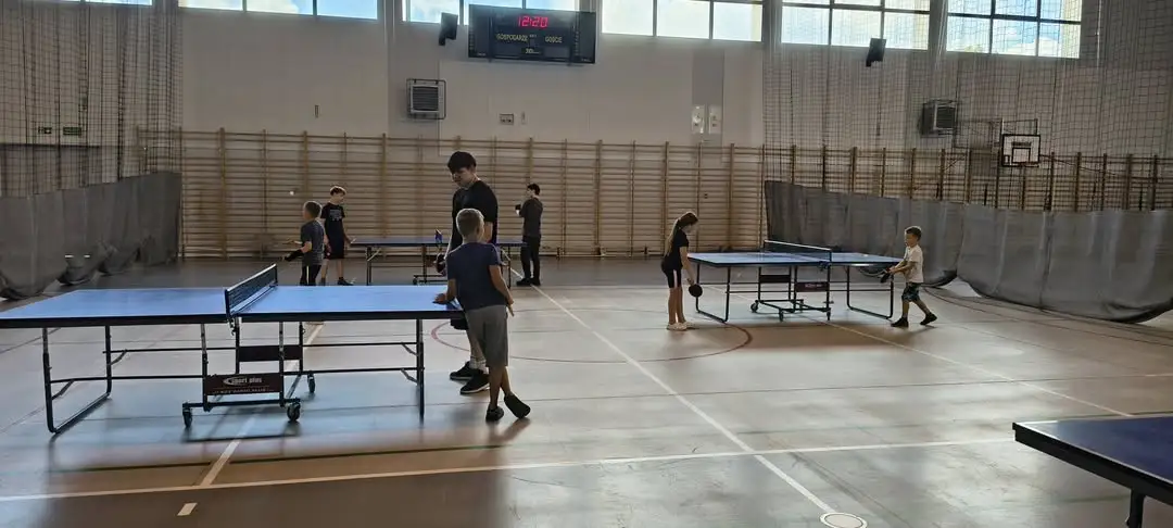 Wakacyjne zajęcia sportowe w hali w Wieleniu – relacja z pierwszego dnia