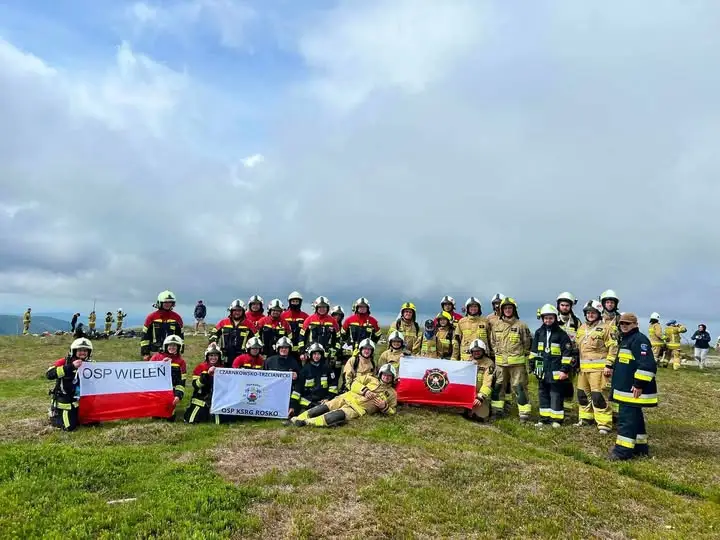 Strażacy zdobyli Śnieżnik, by promować dawstwo szpiku – akcja „Wchodzimy wysoko by ktoś mógł żyć”