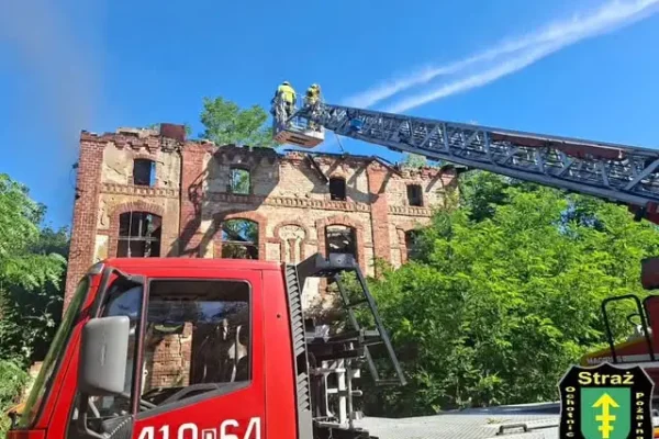 Pożar pustostanu w Krzyżu Wielkopolskim – interwencja strażaków