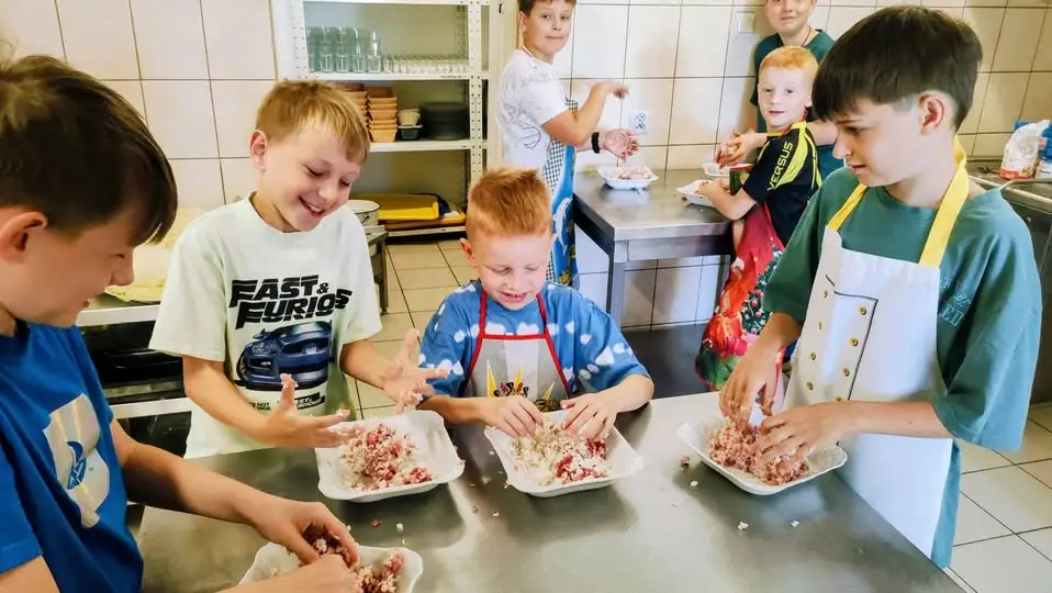 Wakacyjne warsztaty kulinarne w Połajewie: gołąbki, kreatywność i zabawa