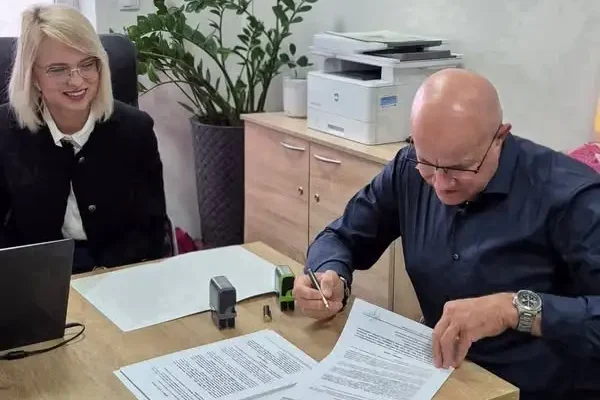 Gmina Krzyż Wielkopolski podpisała umowę na przebudowę dróg w Lubczu Małym