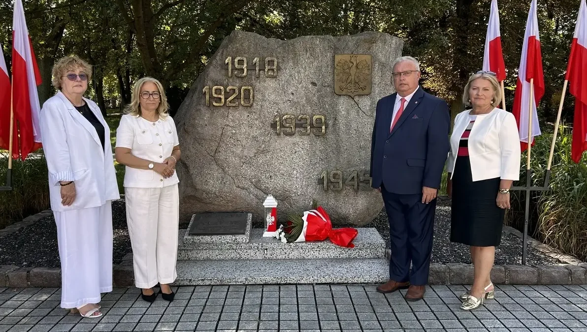 Święto Wojska Polskiego w Czarnkowie – hołd dla bohaterów i pokaz „Iskry Mocy”