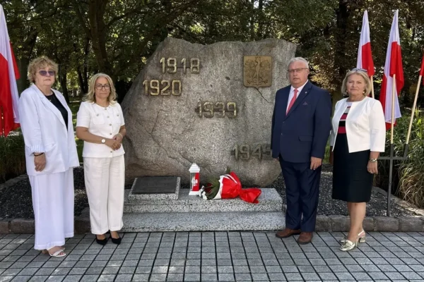Święto Wojska Polskiego w Czarnkowie – hołd dla bohaterów i pokaz „Iskry Mocy”