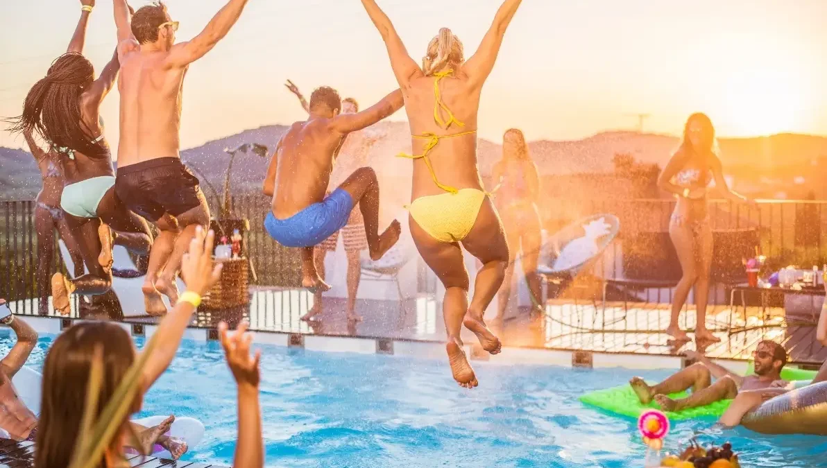 Piana Pool Party w Czarnkowie – muzyka, piana i zabawa na basenie