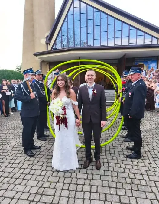 Strażackie wesele w Trzciance: druh Czarek i Klaudia powiedzieli sobie „tak”