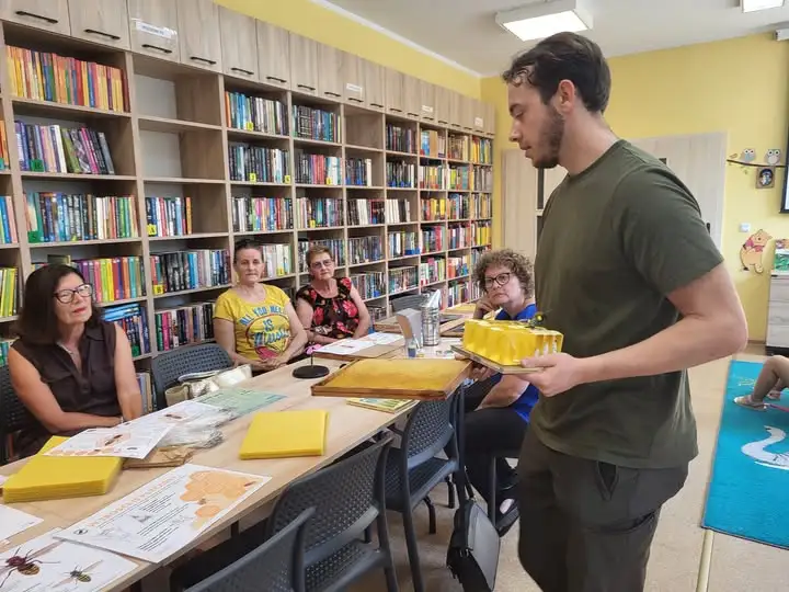 Biblioteka w Krzyżu: spotkanie z pasjonatem pszczelarstwa