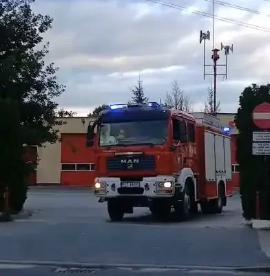 Interwencja strażaków i zespołu ratownictwa medycznego w Wieleniu