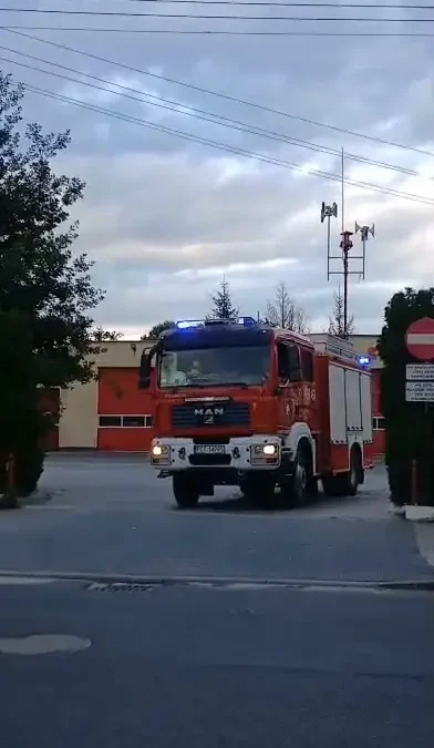 Interwencja strażaków i zespołu ratownictwa medycznego w Wieleniu