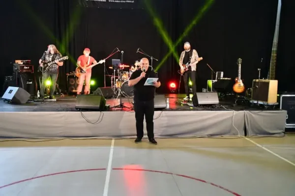 Bluesowe pożegnanie wakacji w Wieleniu – koncert Sama River Blues na zakończenie Coolturalnych Wakacji 2026