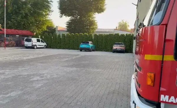 Czujka PPOŻ zadziałała w Hucie Szklanej. Interweniowały trzy zastępy straży
