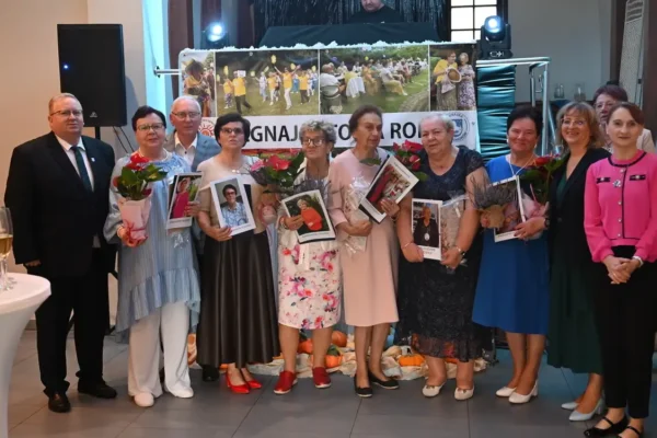 Senioralna biesiada w Lubaszu – pożegnanie lata i wyróżnienia dla Super Seniorek
