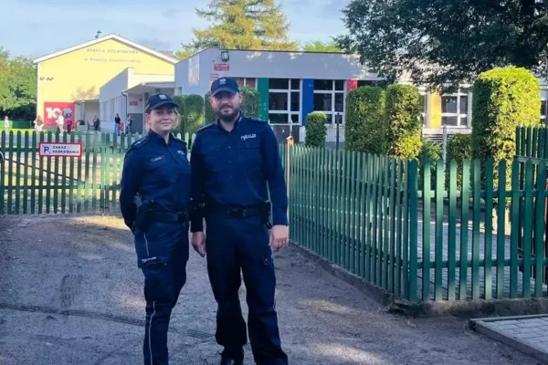 Policja z Czarnkowa czuwa nad bezpieczeństwem uczniów w nowym roku szkolnym