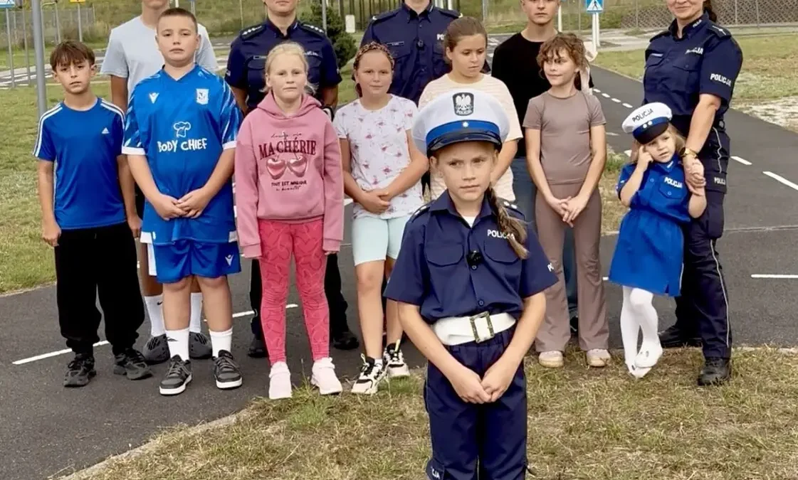 Bezpieczna droga do szkoły – policja z Czarnkowa przypomina zasady