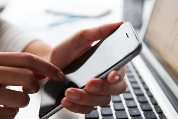 Zgubiony telefon na osiedlu Słonecznym w Czarnkowie – właściciel poszukiwany