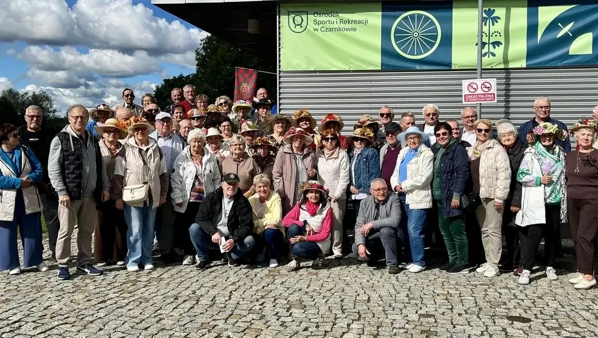 Piknik nad Notecią w Czarnkowie – seniorzy bawili się w Marinie