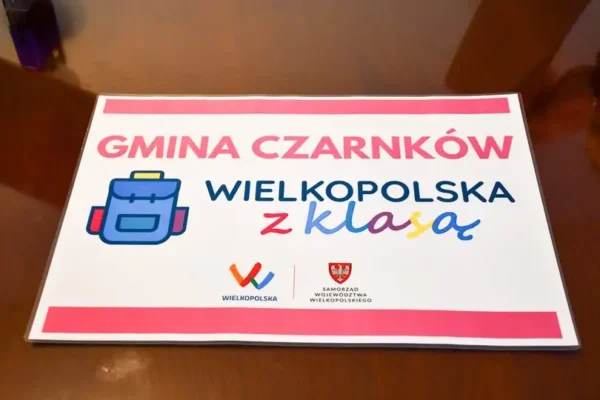 Uczniowie z Gębic na szlaku Mickiewicza – edukacyjna wycieczka w ramach „Wielkopolski z klasą”