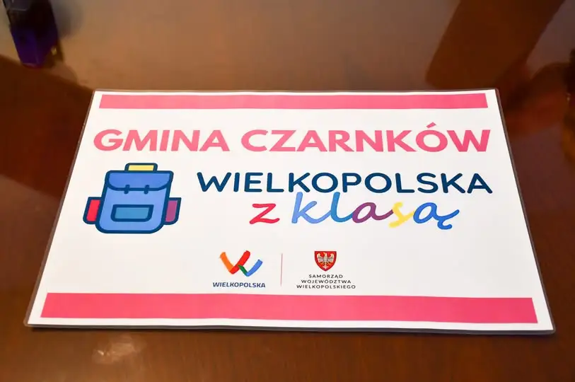 Uczniowie z Gębic na szlaku Mickiewicza – edukacyjna wycieczka w ramach „Wielkopolski z klasą”