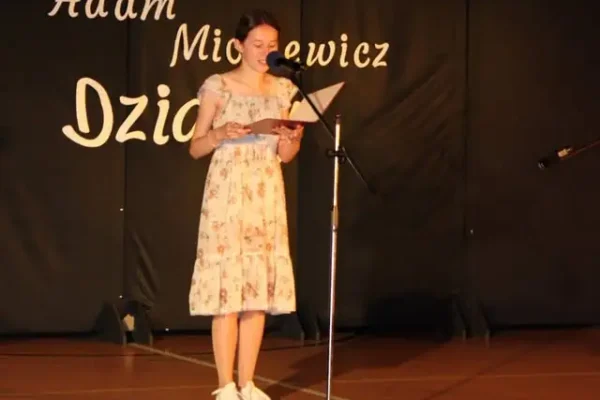 Narodowe Czytanie w Trzciance: „Dziady” w wykonaniu lokalnych władz i młodzieży