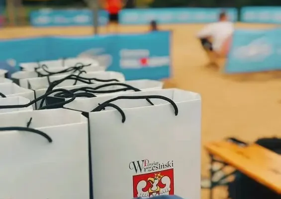 Mistrzostwa Wielkopolski Strażaków PSP w Siatkówce Plażowej – emocje i sportowa rywalizacja w Orzechowie