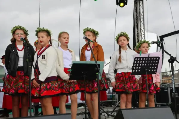 Dożynki Powiatowo-Gminne w Wieleniu – wspomnienie pełne muzyki i tradycji