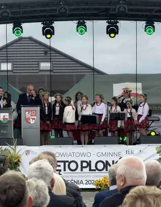 Biblioteka z Połajewa na dożynkach w Gulczu – promocja regionalnych książek