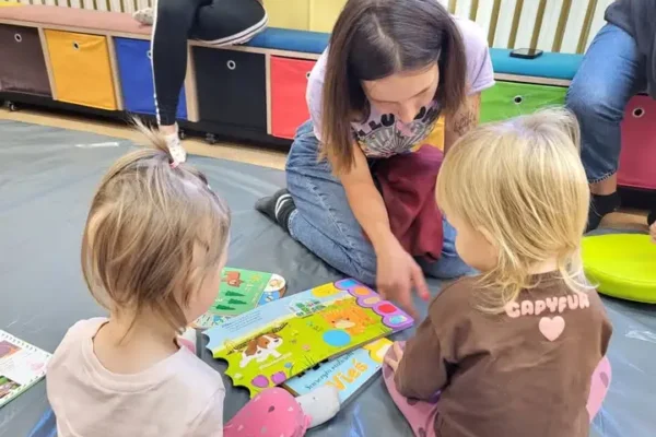 Zajęcia „Mama i Ja” w Wielkopolsce: sensoryczna zabawa i twórcze odkrycia