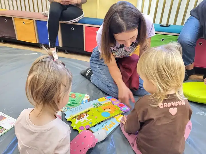 Zajęcia „Mama i Ja” w Wielkopolsce: sensoryczna zabawa i twórcze odkrycia