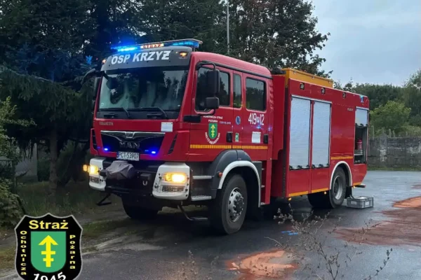 Plama oleju na drodze Krzyż Wielkopolski – Drawsko. Interweniowała OSP KSRG