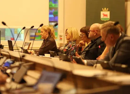 Trzcianka: Rada Miejska obraduje nad strefą płatnego parkowania i planami spółek komunalnych