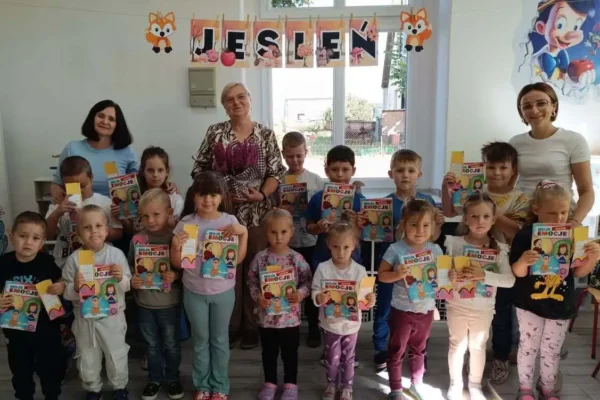 Dzień Głośnego Czytania w Gminie Lubasz – bibliotekarki odwiedziły przedszkolaków