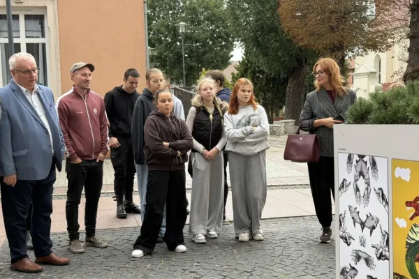 Czarnków świętował Międzynarodowy Dzień Rzek – wystawa „Sklej Noteć” na deptaku