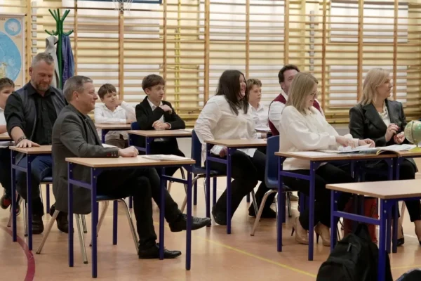 Burmistrz Czarnkowa nagrodził nauczycieli z okazji Dnia Edukacji Narodowej