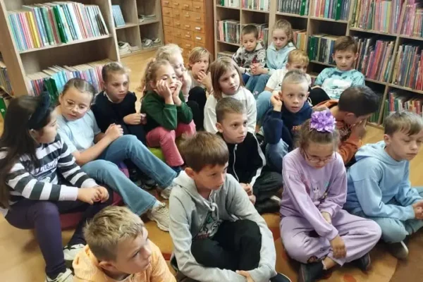 Uczniowie z Lubasza poznali pracę bibliotekarza od kuchni
