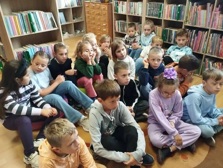 Uczniowie z Lubasza poznali pracę bibliotekarza od kuchni