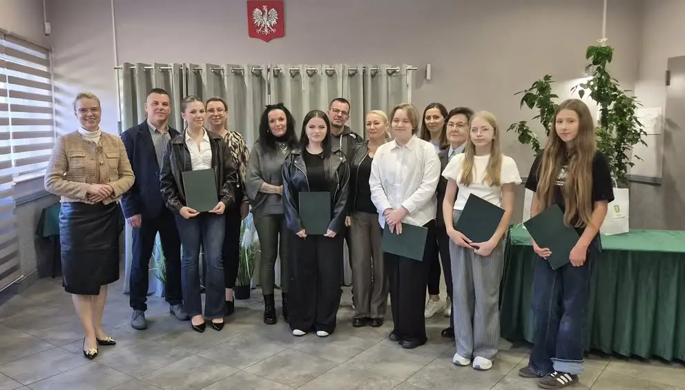 Gmina Krzyż Wielkopolski nagrodziła stypendystów. Listy gratulacyjne wręczono szóstce uczniów