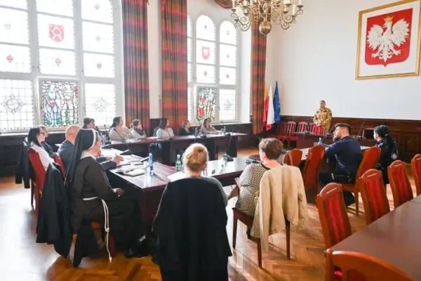 Bezpieczeństwo uczniów w gminie Czarnków: spotkanie służb z dyrektorami szkół